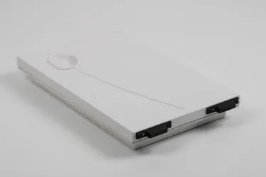 Puerta trasera de almacenamiento (Todas son LH)